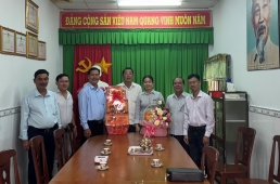 Thắm thiết tình cảm trong chuyến thăm và chúc Tết của Chi hội Nam Y Sóc Trăng đến các cơ quan lãnh đạo tỉnh